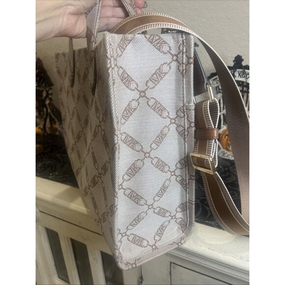 Michael Kors Gigi Extra Large Empire Logo Jacquard Crossbody Natural/Luggaga New - Picture 4 of 7